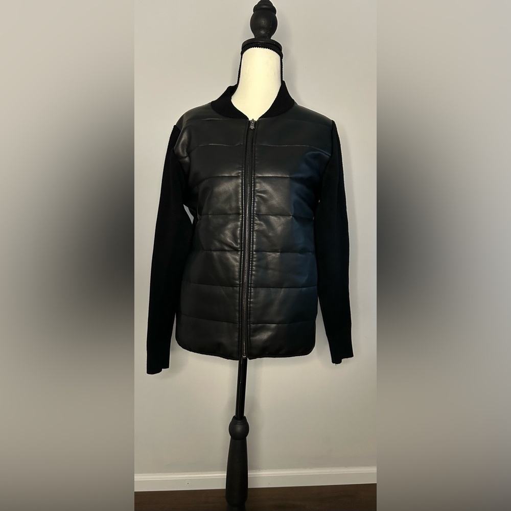 Max Studio Women's Black Faux Leather Zipper Front Hybrid Jacket Size Small EUC
